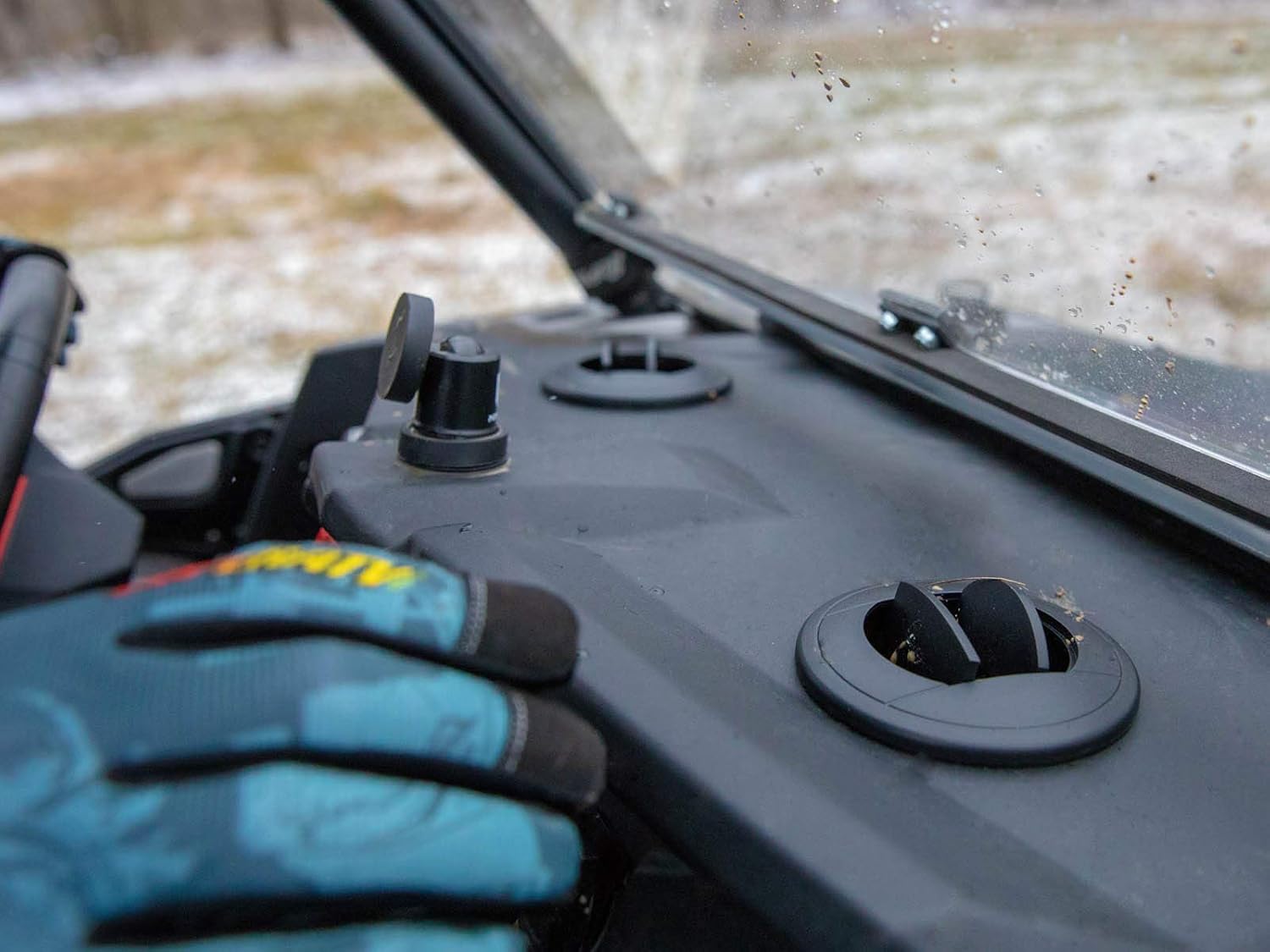 Cab Heater with 360 Degree Adjustable Vents, Defrost Hoses, Built-in Shutoff Valve, 3.4 Amps at 13.7 Volts I309327