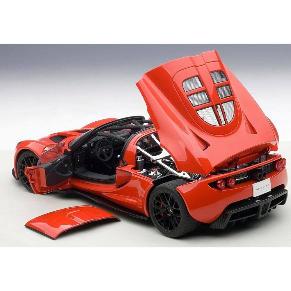 Red 1/18 Diecast Model Car M914