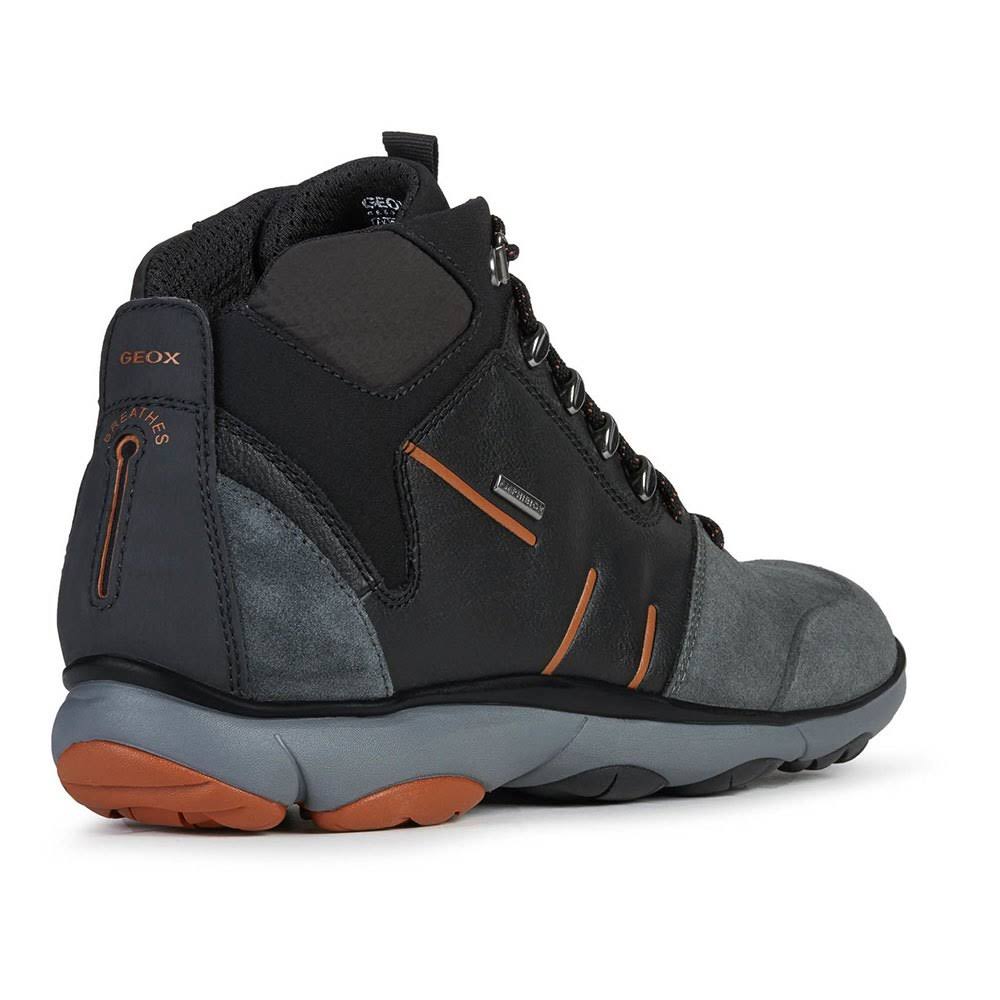 8 Trainers R69556