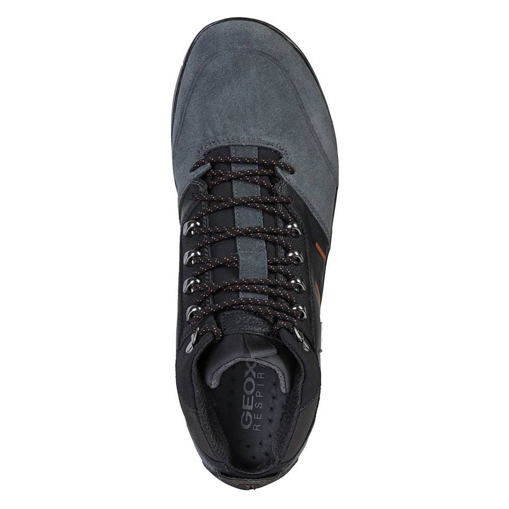 8 Trainers R69556