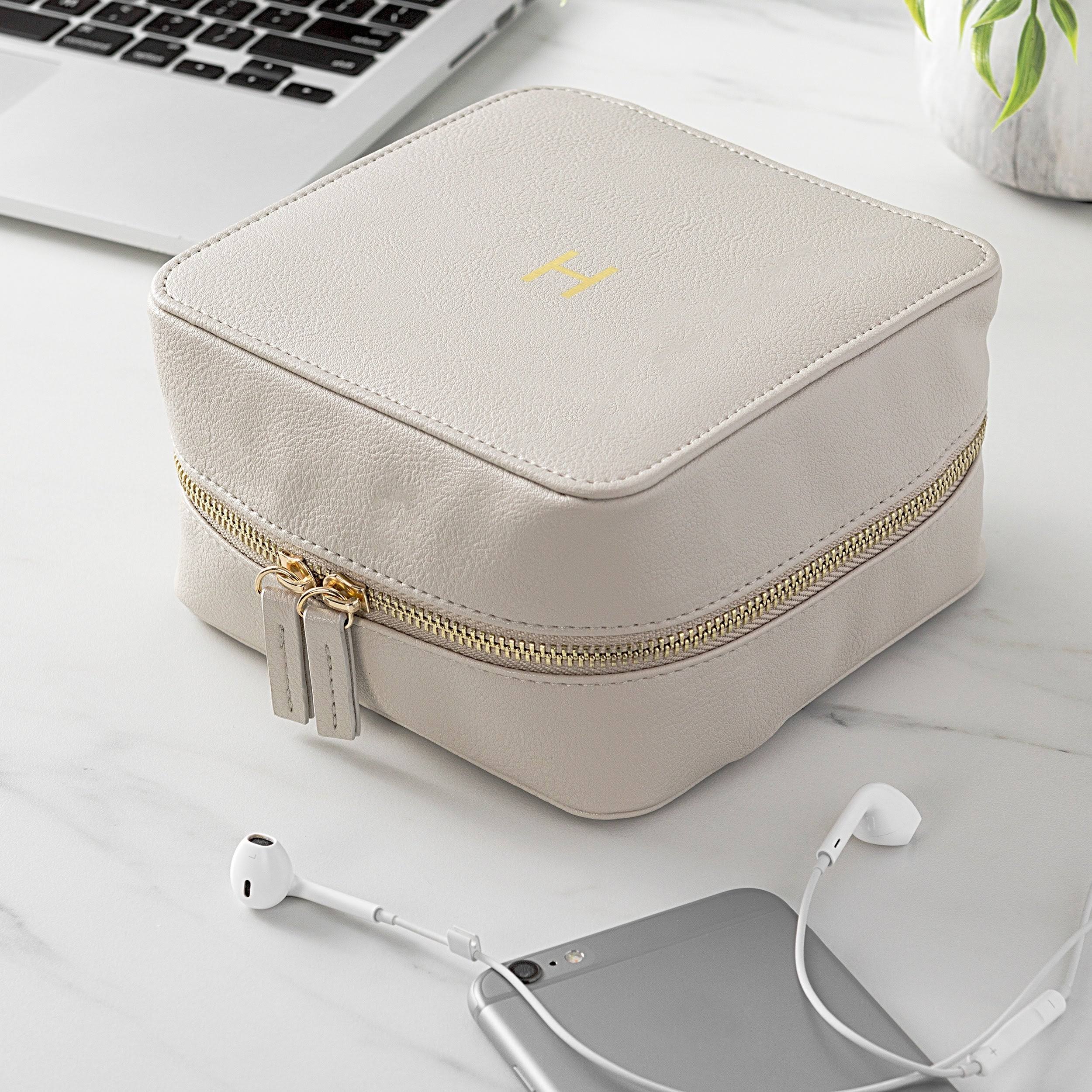 Pebble Travel Tech Case Y80510