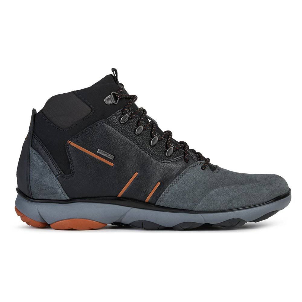 8 Trainers R69556