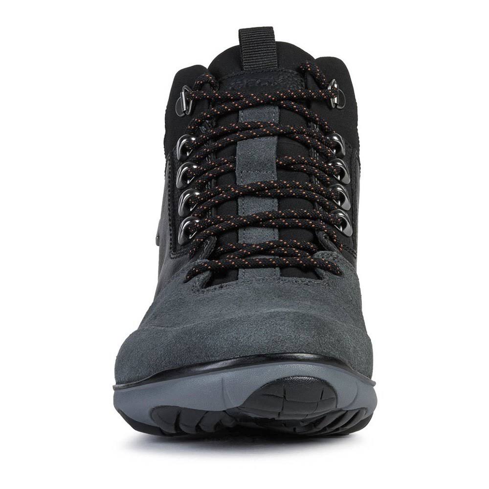 8 Trainers R69556