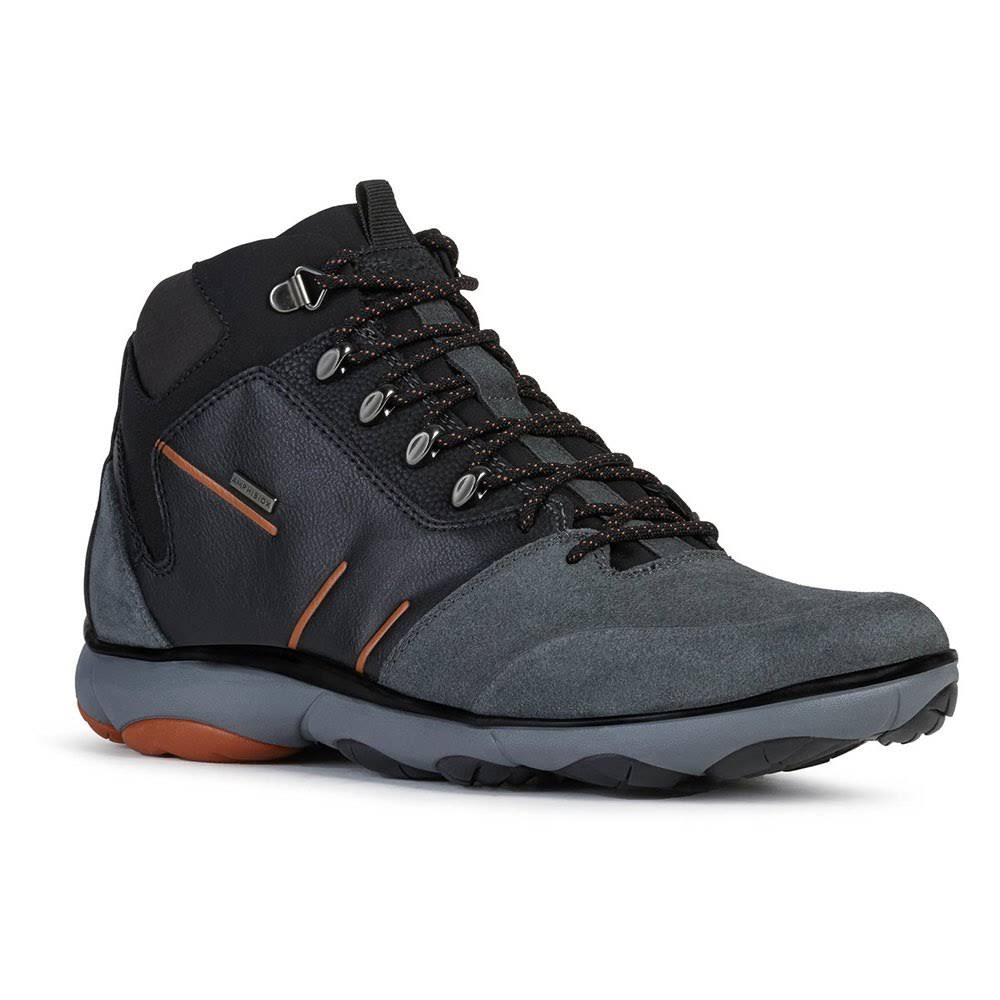 8 Trainers R69556