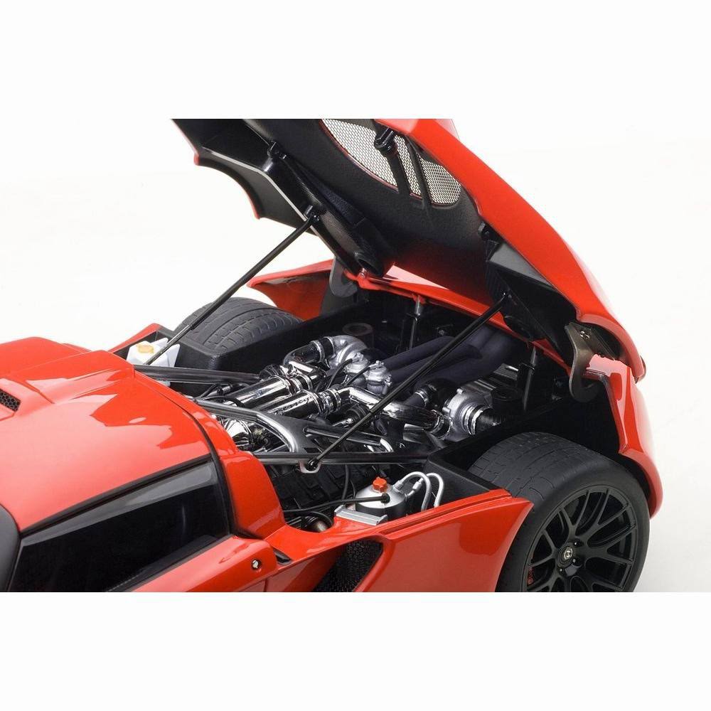 Red 1/18 Diecast Model Car M914
