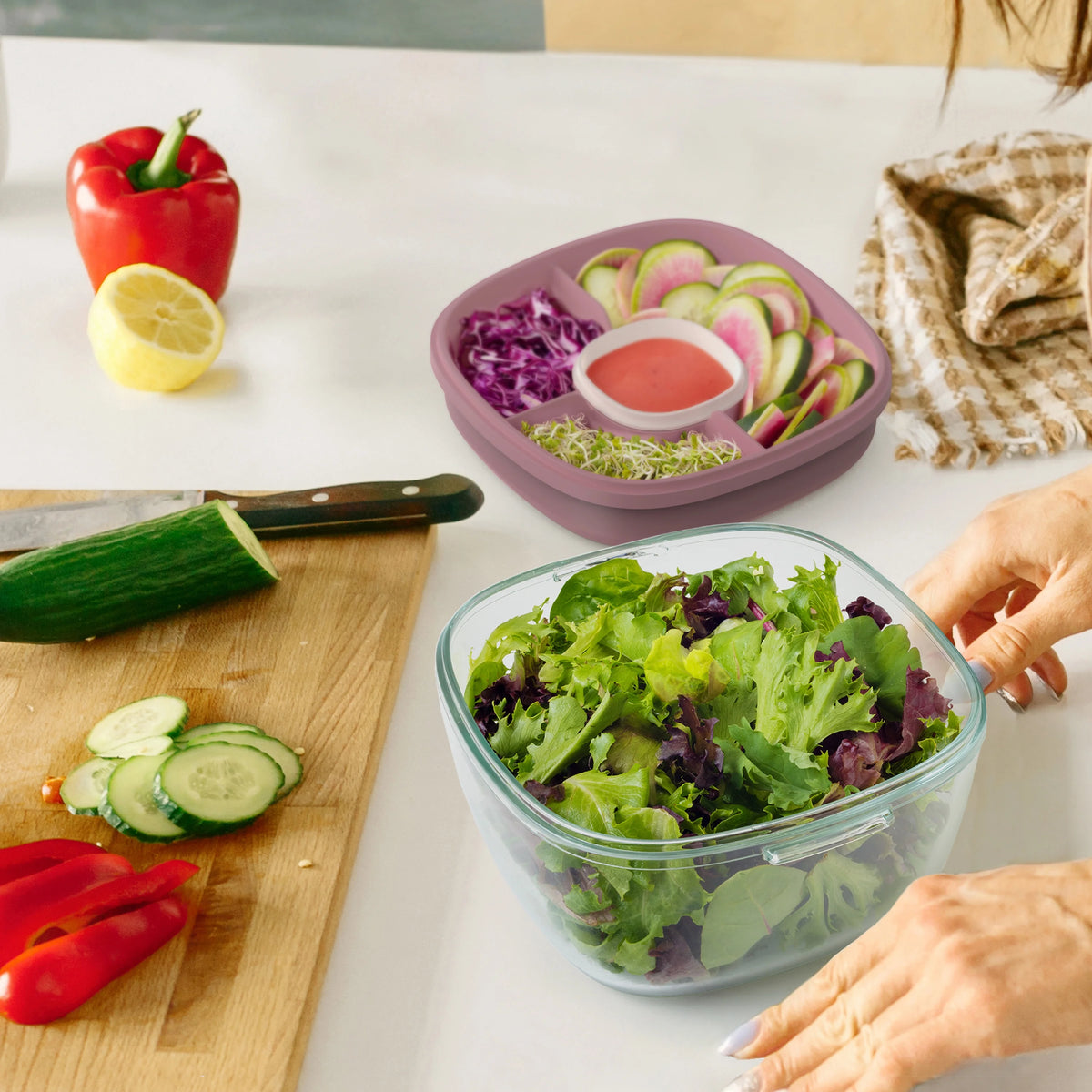 Leak-Proof Glass Salad Container with 61-oz Bowl, 4-Compartment Tray, 3-oz Sauce Container, and Reusable Fork (Dark Gray) X579629